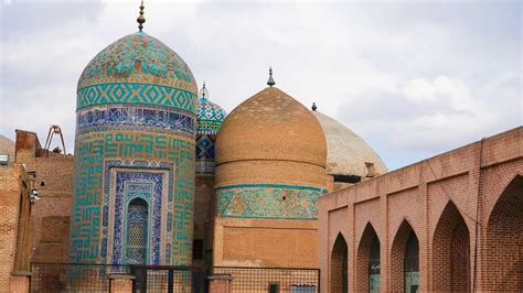  Le Mausolée de Sheikh Safi-od-Din Ardabili: Une merveille architecturale islamique illuminée par des couleurs éclatantes!