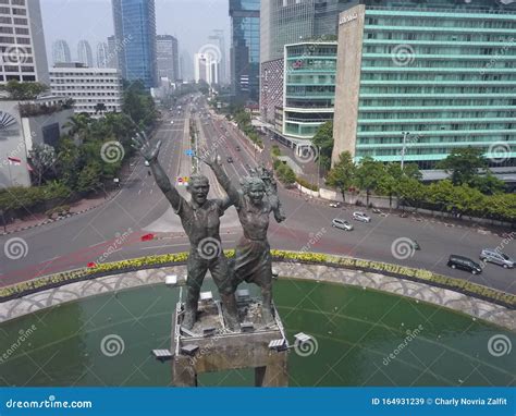 Le Monument Selamat Datang: Symbole Bienvenue et Curiosité Architectural à Jakarta