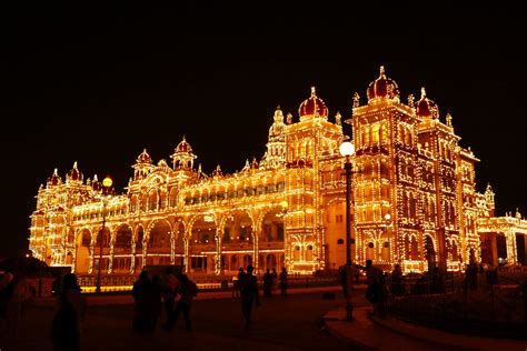  Le Palais de Mysore : Un Joyau Architectural Étincelant en Inde du Sud !